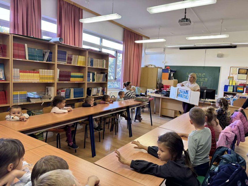 “Ribice” i “Patuljci” u posjetu školskoj knjižnici “Ribice” i “Patuljci” u posjetu školskoj knjižnici