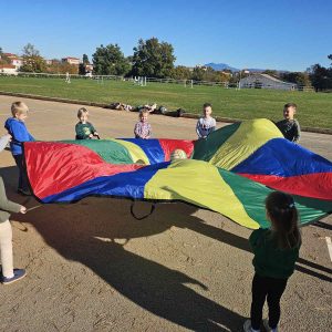 Pokretne i štafetne igre na otvorenom u Patuljcima
