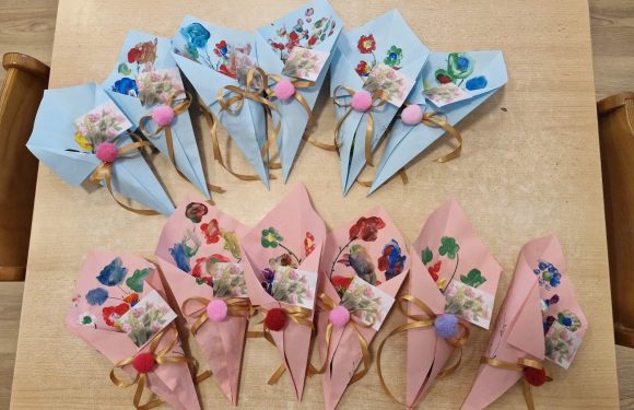 Svim mamama Patuljci i Ribice s odgojiteljicama žele sretan Dan žena