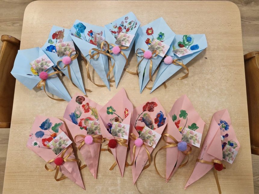 Svim mamama Patuljci i Ribice s odgojiteljicama žele sretan Dan žena